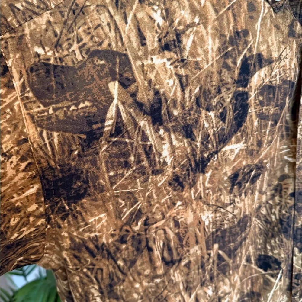 Wrangler Camodog Hunting Brown Ducks & Dog Patterned Button Down Shirt - Picture 6 of 10